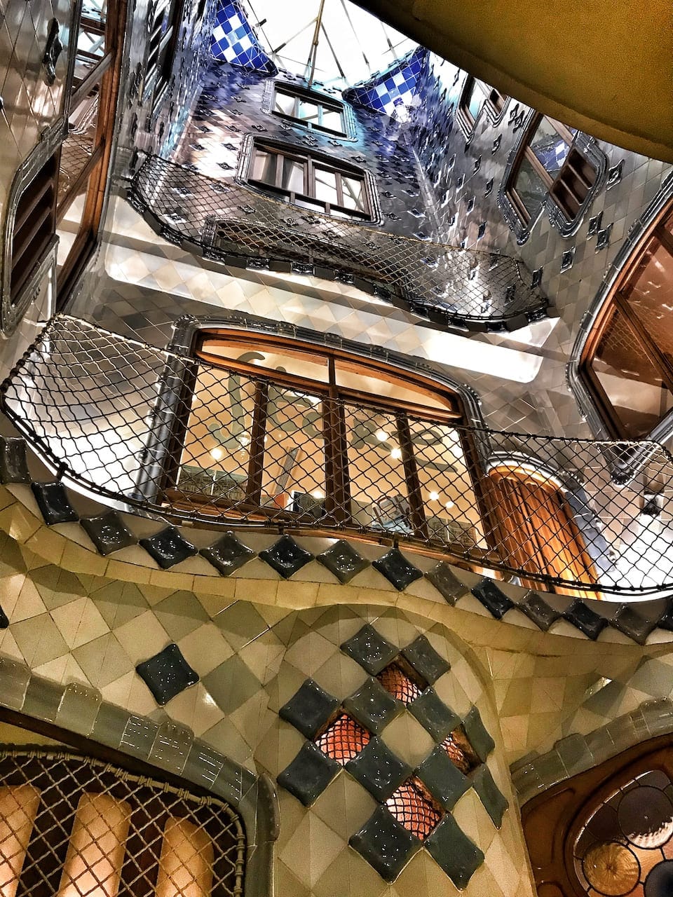 Conversaciones-que-inspiran-con-Manel-Toribio-Arquitecto-y-Victoria-Pardo-Artista-Plastica-Casa-Batllo-Antoni-Gaudi